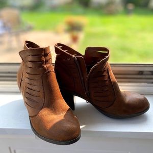 Size 5, Brown, Memory Foam Arizona Jean Co Boot Heels